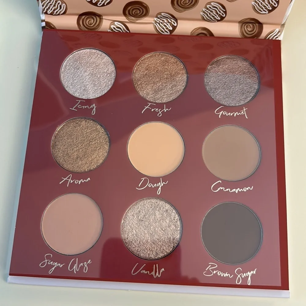 Beauty Bakerie The chosen bun eye shadow pallet